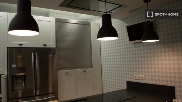 Piso de 3 dormitorios en alquiler en Indautxu, Bilbao