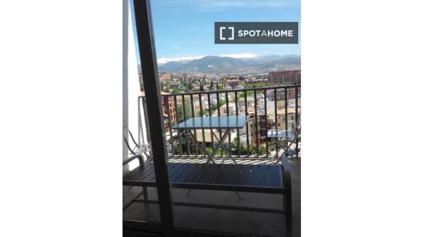Piso de 2 habitaciones en alquiler en Cervantes, Granada