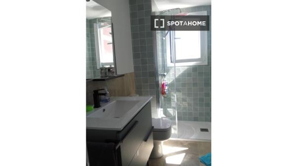 Piso de 2 habitaciones en alquiler en Cervantes, Granada