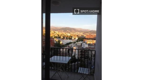 Piso de 2 habitaciones en alquiler en Cervantes, Granada