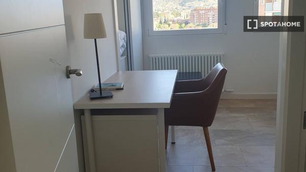 Piso de 2 habitaciones en alquiler en Cervantes, Granada