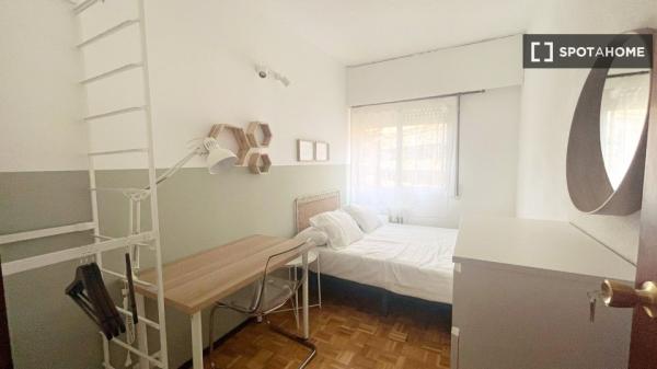 Se alquila habitación compartida en Ciudad Universitaria, Madrid