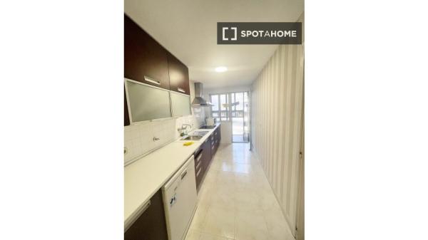 Se alquila habitación compartida en Ciudad Universitaria, Madrid