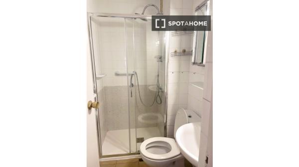 Se alquila habitación compartida en Ciudad Universitaria, Madrid