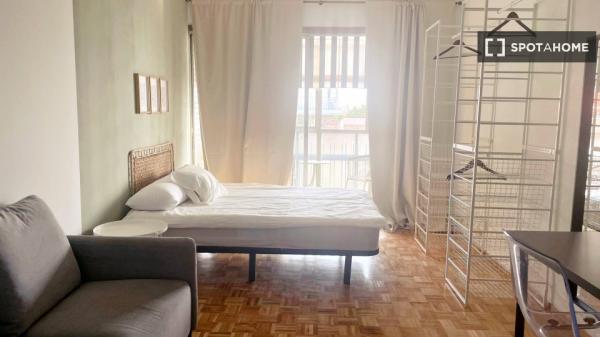 Se alquila habitación compartida en Ciudad Universitaria, Madrid