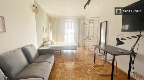 Se alquila habitación compartida en Ciudad Universitaria, Madrid
