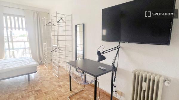 Se alquila habitación compartida en Ciudad Universitaria, Madrid