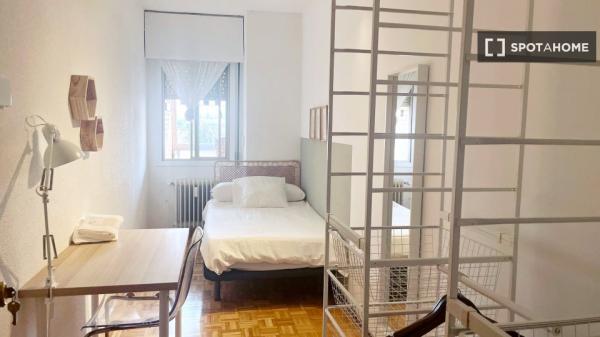 Se alquila habitación compartida en Ciudad Universitaria, Madrid