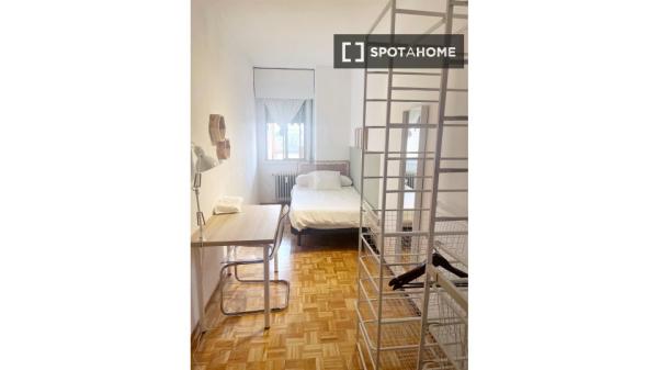 Se alquila habitación compartida en Ciudad Universitaria, Madrid