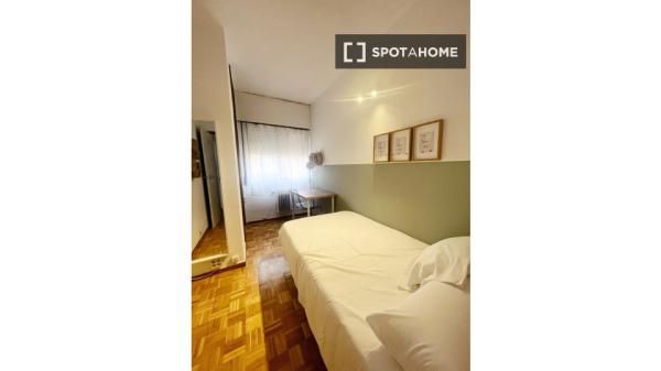 Se alquila habitación compartida en Ciudad Universitaria, Madrid