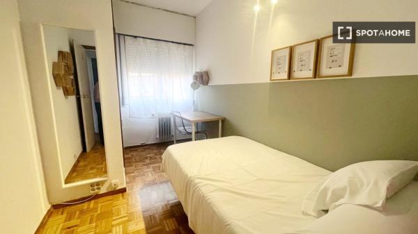Se alquila habitación compartida en Ciudad Universitaria, Madrid