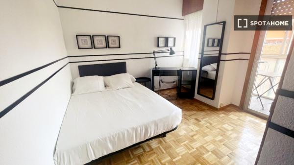 Se alquila habitación compartida en Ciudad Universitaria, Madrid
