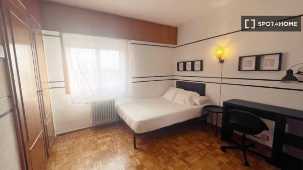 Se alquila habitación compartida en Ciudad Universitaria, Madrid