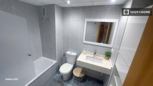 Habitación en piso compartido de 3 habitaciones en Alicante