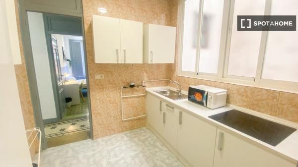 Zimmer in Wohngemeinschaft zu vermieten in Centro, Granada