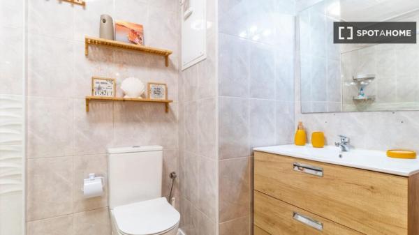 Piso en alquiler de 2 habitaciones en Jardín de La Abadía, Málaga