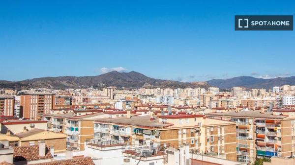 Piso en alquiler de 2 habitaciones en Jardín de La Abadía, Málaga