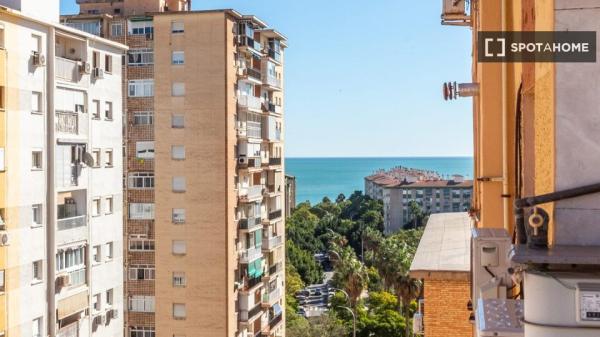 Piso en alquiler de 2 habitaciones en Jardín de La Abadía, Málaga