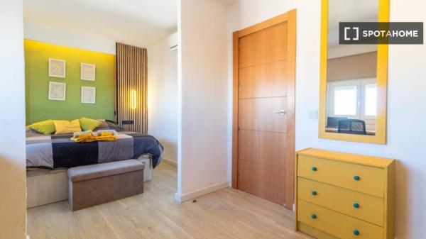 Piso en alquiler de 2 habitaciones en Jardín de La Abadía, Málaga