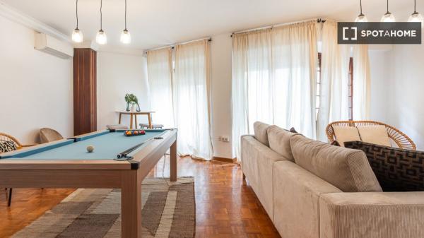 Piso en alquiler de 4 habitaciones en Alicante