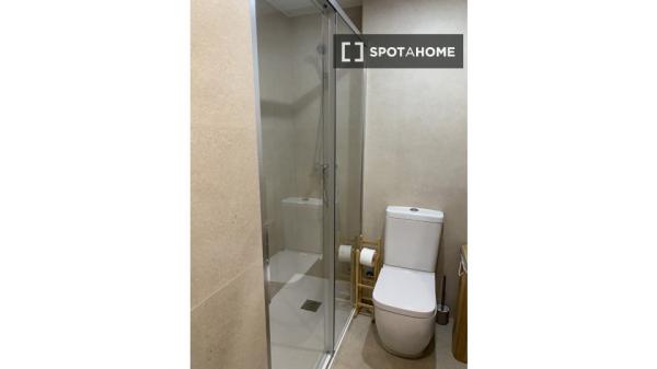 Piso de 4 habitaciones en alquiler en El Perellonet, Valencia