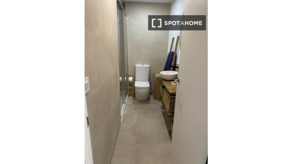 Piso de 4 habitaciones en alquiler en El Perellonet, Valencia