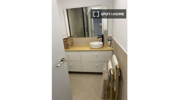 Piso de 4 habitaciones en alquiler en El Perellonet, Valencia