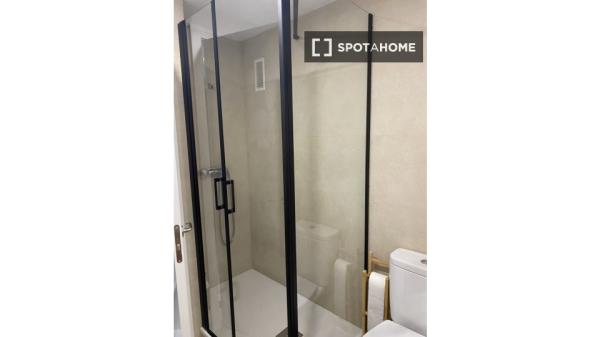 Piso de 4 habitaciones en alquiler en El Perellonet, Valencia