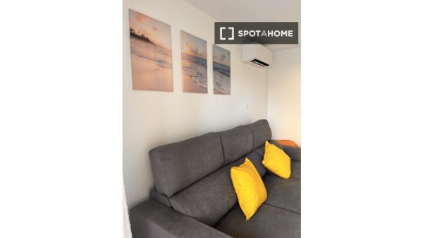 Apartamento de 2 dormitorios en alquiler en Almuñécar