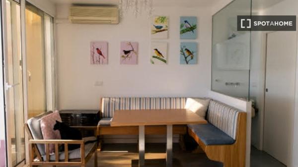 Apartamento en alquiler en Alicante, España con 4 habitaciones.