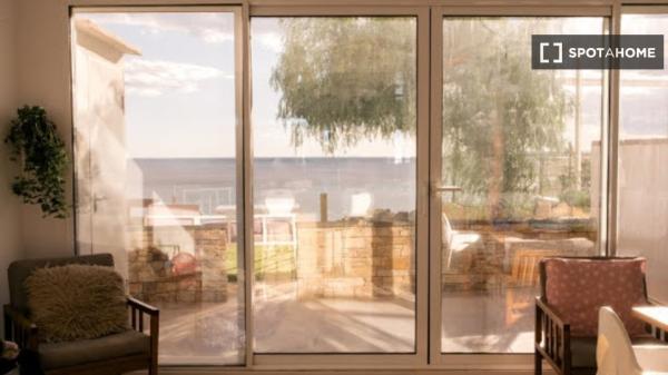 Apartamento en alquiler en Alicante, España con 4 habitaciones.