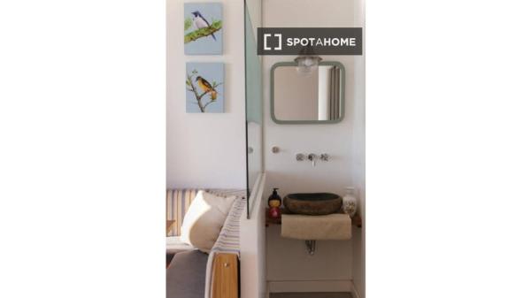 Apartamento en alquiler en Alicante, España con 4 habitaciones.