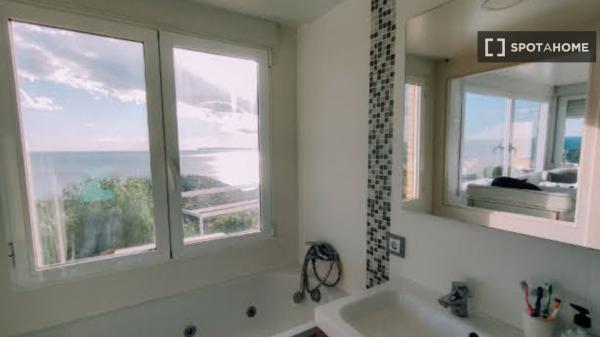 Apartamento en alquiler en Alicante, España con 4 habitaciones.