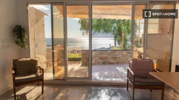 Apartamento en alquiler en Alicante, España con 4 habitaciones.