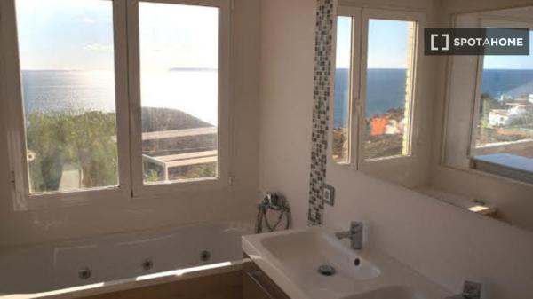 Apartamento en alquiler en Alicante, España con 4 habitaciones.