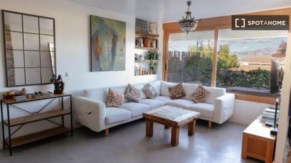 Apartamento en alquiler en Alicante, España con 4 habitaciones.