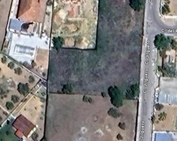Terreno en calle Jilguero, 11