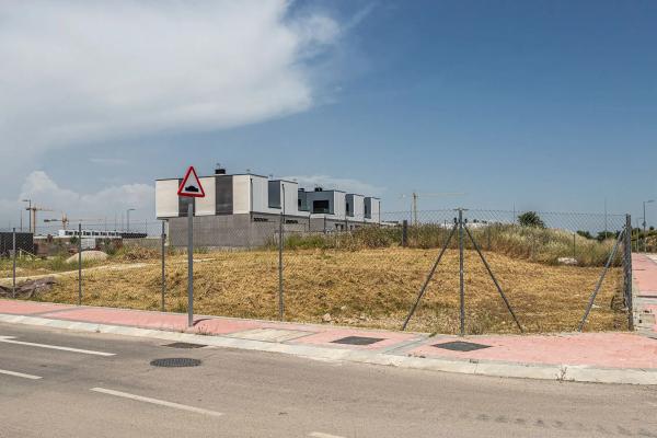 Terreno en calle del Valle de la Pinilla