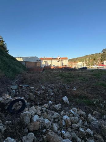 Terreno en plaza de la Constitución, 13  y 14