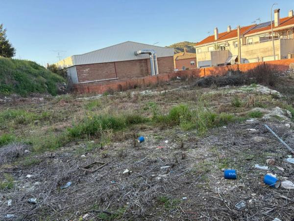 Terreno en plaza de la Constitución, 13  y 14