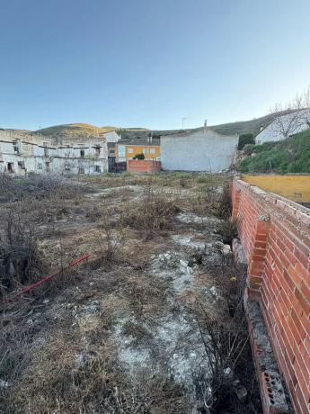 Terreno en plaza de la Constitución, 13  y 14