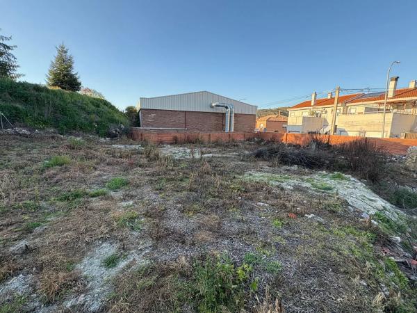 Terreno en plaza de la Constitución, 13  y 14