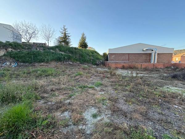 Terreno en plaza de la Constitución, 13  y 14