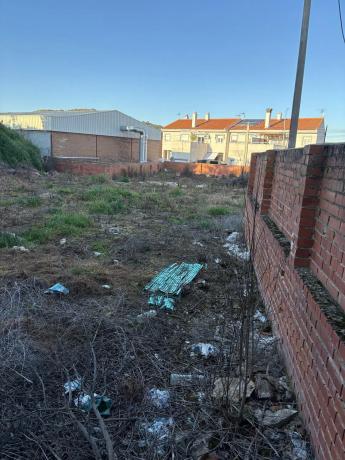 Terreno en plaza de la Constitución, 13  y 14