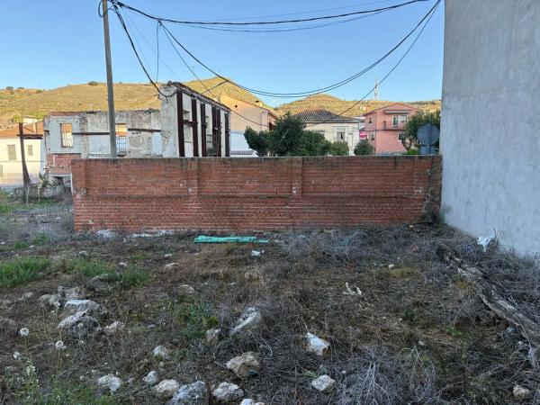 Terreno en plaza de la Constitución, 13  y 14