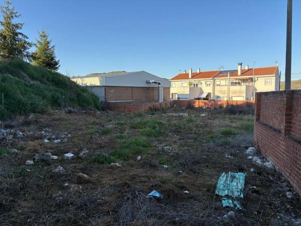 Terreno en plaza de la Constitución, 13  y 14