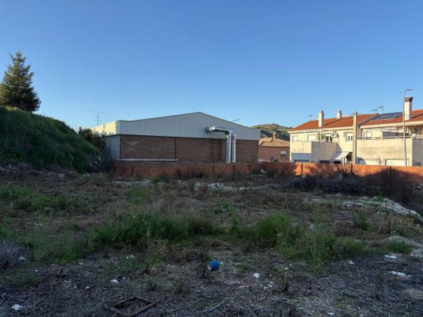 Terreno en plaza de la Constitución, 13  y 14