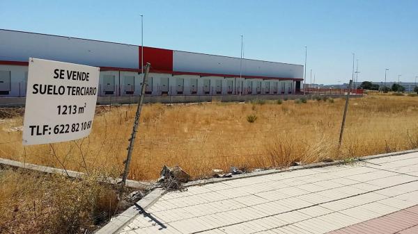 Terreno en poligono p. rep ua-2 pque.tec.sec.5, 22