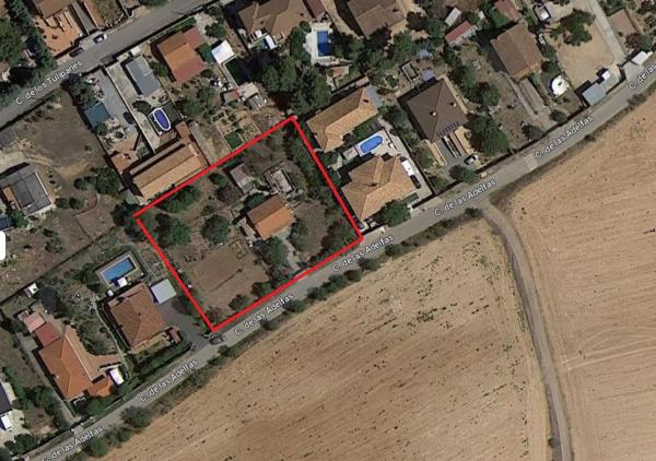 Terreno en calle de las Adelfas, 26