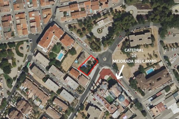 Terreno en calle de Antonio Gaudí, 8